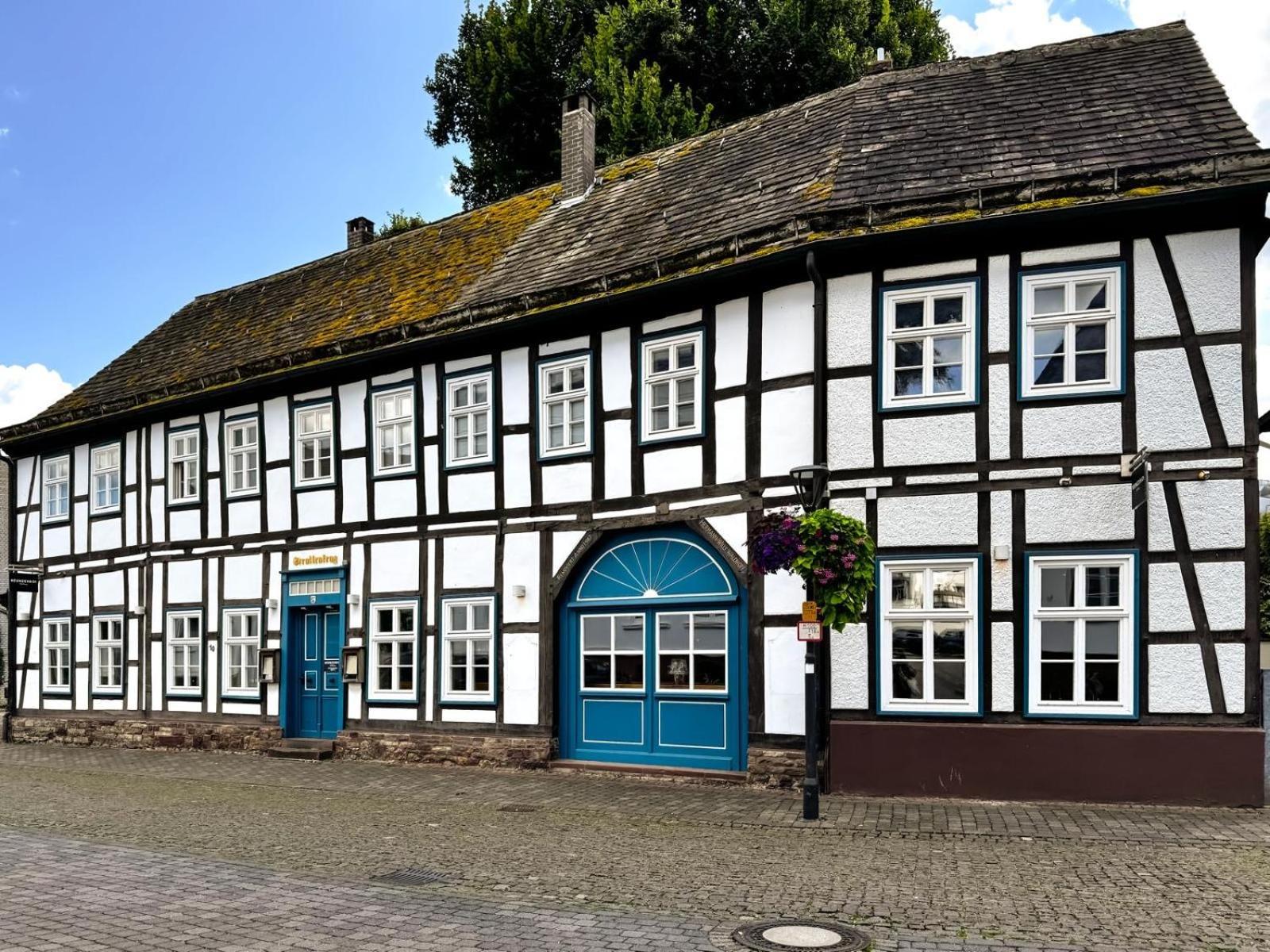 Neunzehn 01